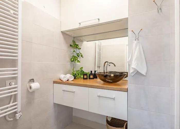 Castle View - New - Romantic